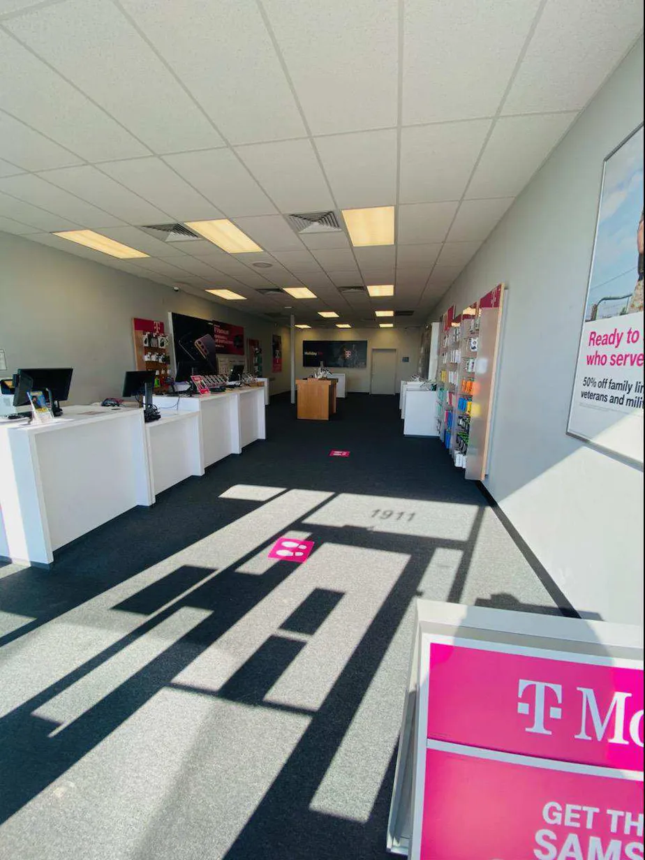 Interior photo of T-Mobile Store at Vaughn Rd & Memorial Ln, Wood River, IL
