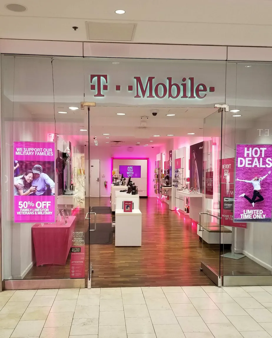 Exterior photo of T-Mobile store at Garden State Plaza 6, Paramus, NJ