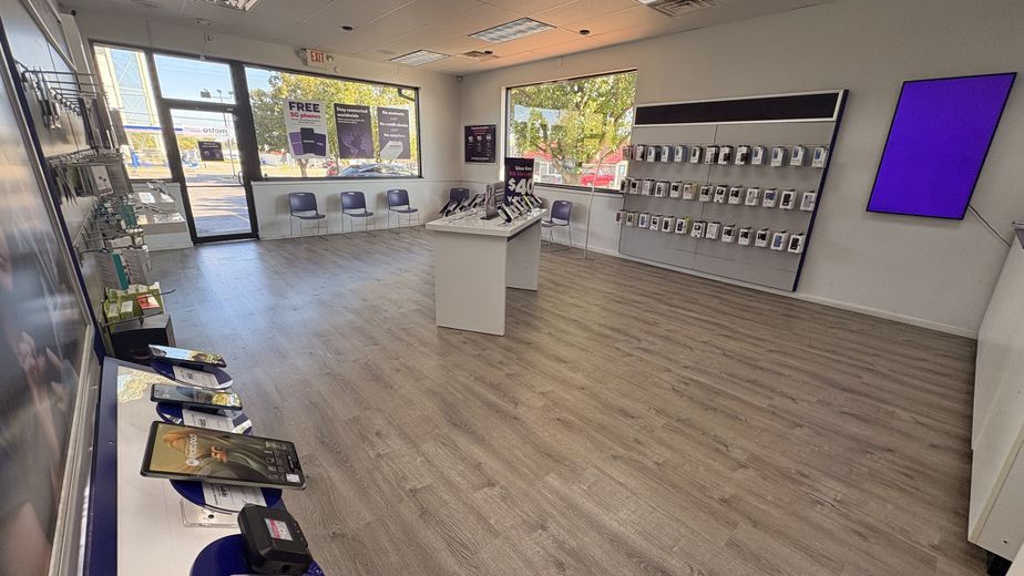 Metro by T-Mobile 3205 Union St - 3205 Union St 