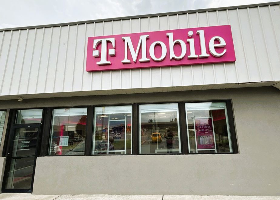 Exterior photo of T-Mobile Store at Roosevelt Ave & Wedgewood Dr, Carteret, NJ