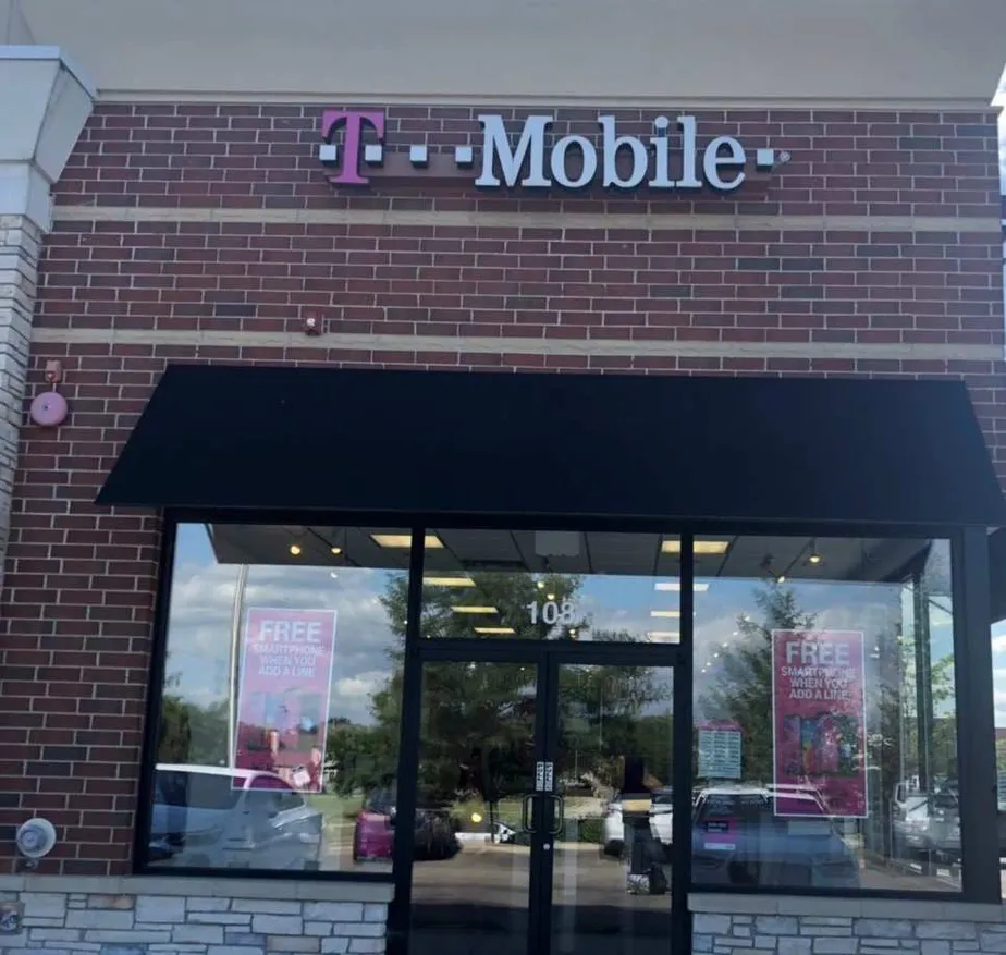 Exterior photo of T-Mobile store at Kirk & Butterfield 3, Aurora, IL