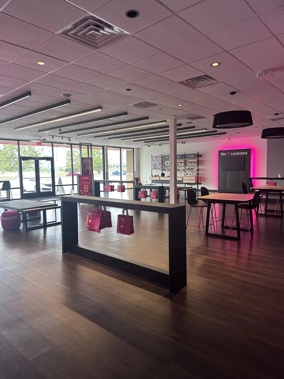  Interior photo of T-Mobile Store at Hwy 3089 & Thibaut Dr, Donaldsonville, LA 
