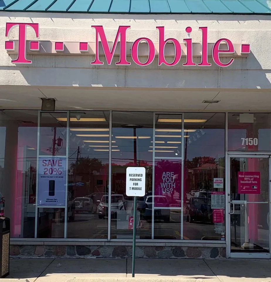 Exterior photo of T-Mobile store at 127th & Harlem, Palos Heights, IL