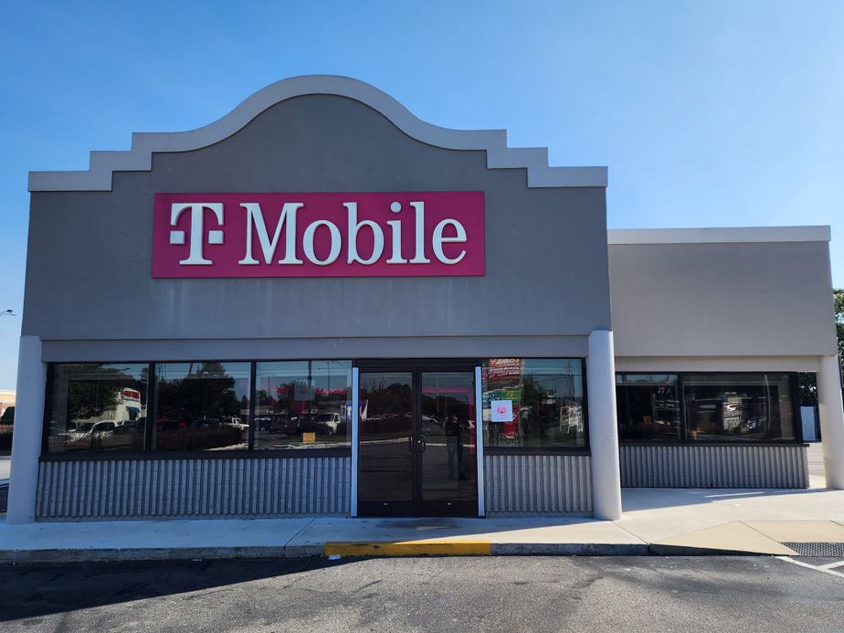Exterior photo of T-Mobile Store at Ashley Plaza, Goldsboro, NC