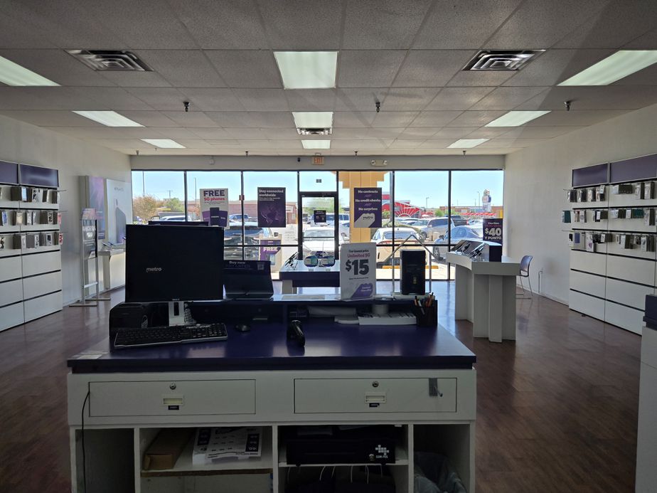 Metro by T-Mobile 8820 N Loop Dr - 8820 N Loop Dr 