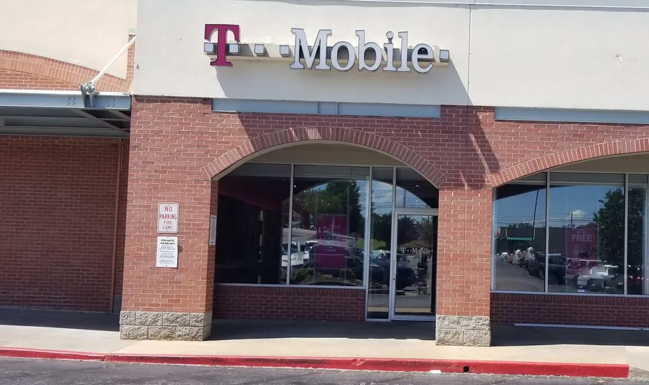 Exterior photo of T-Mobile Store at LaGrange Plaza, LaGrange, GA