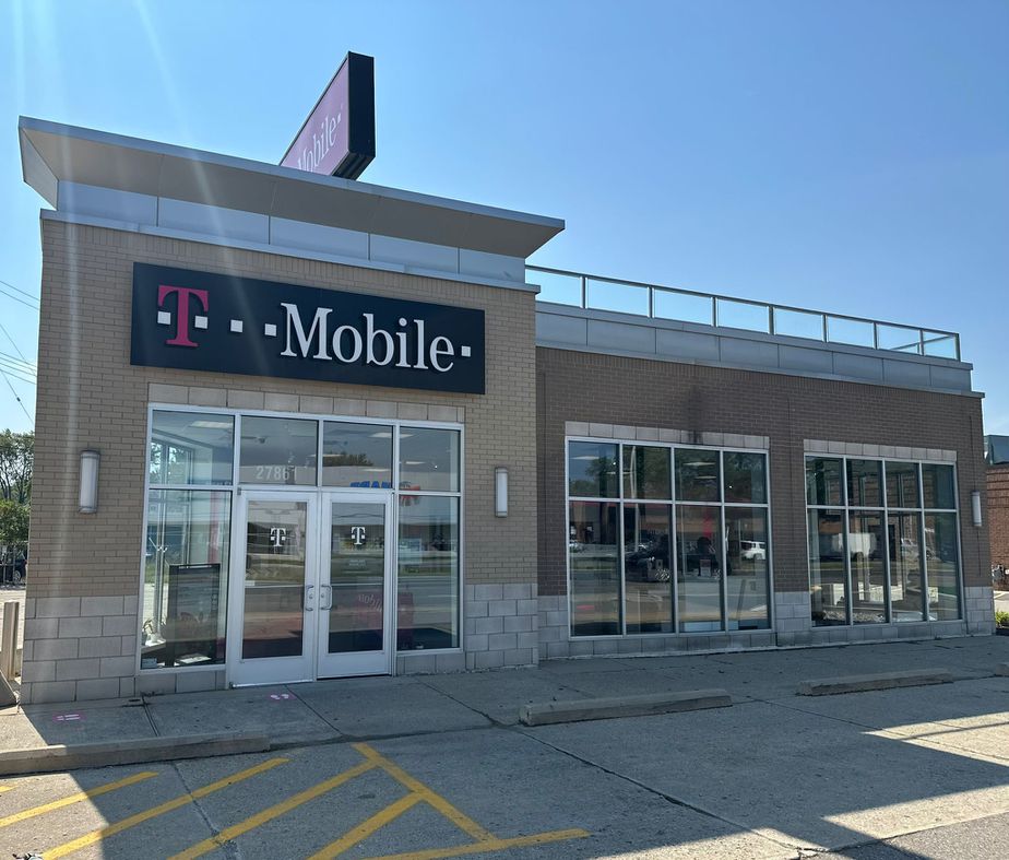Exterior photo of T-Mobile Store at Woodward Ave & West Blvd, Berkley, MI