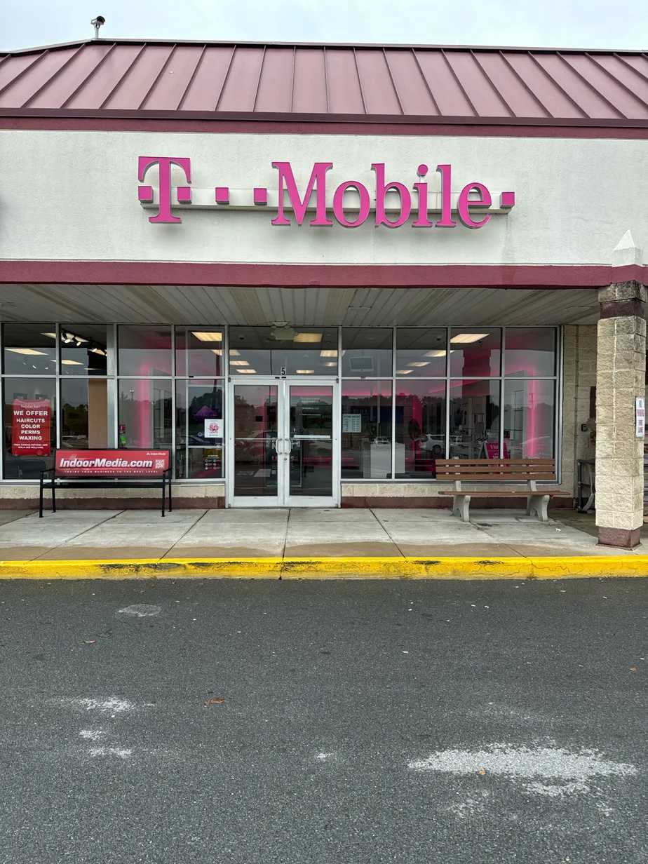  Exterior photo of T-Mobile Store at Columbia Ave & Prospect Rd, Columbia, PA 