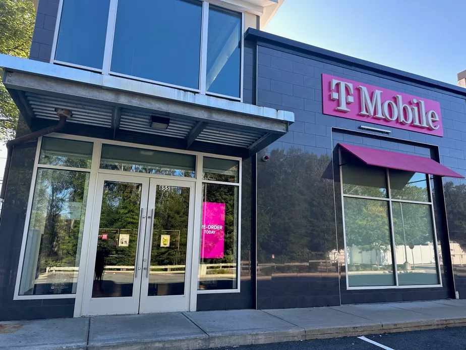TMobile Providence Hwy & Legacy Blvd Dedham, MA