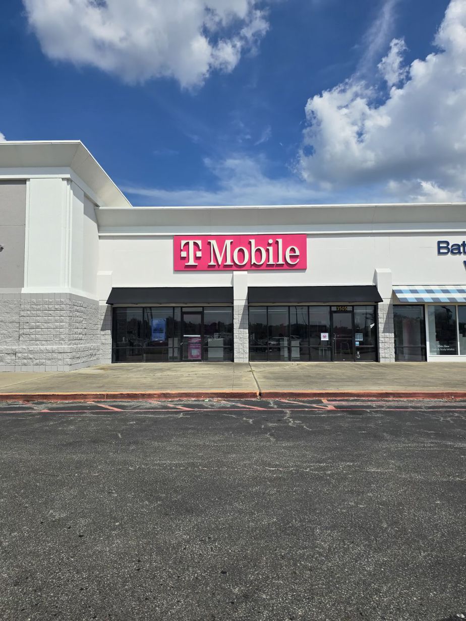 Exterior photo of T-Mobile Store at Derek Dr & Gerstner Meml Blvd, Lake Charles, LA