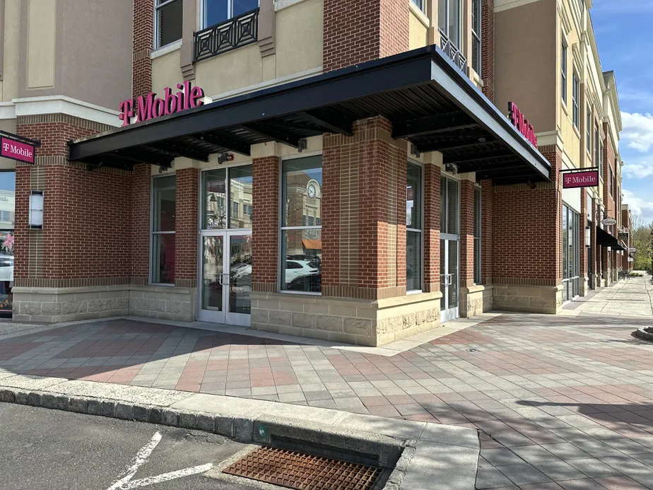  Exterior photo of T-Mobile Store at Valley Square, Warrington, PA 