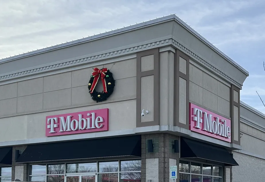  Exterior photo of T-Mobile Store at Commack & Long Island, Deer Park, NY 