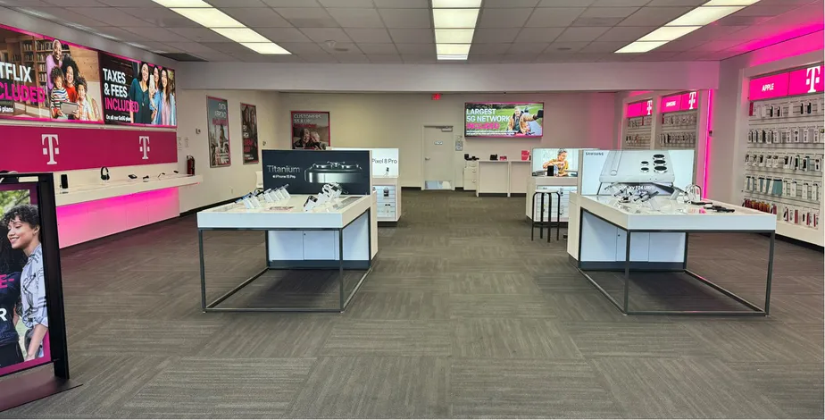  Interior photo of T-Mobile Store at Main St & E Mountain View St, Barstow, CA 