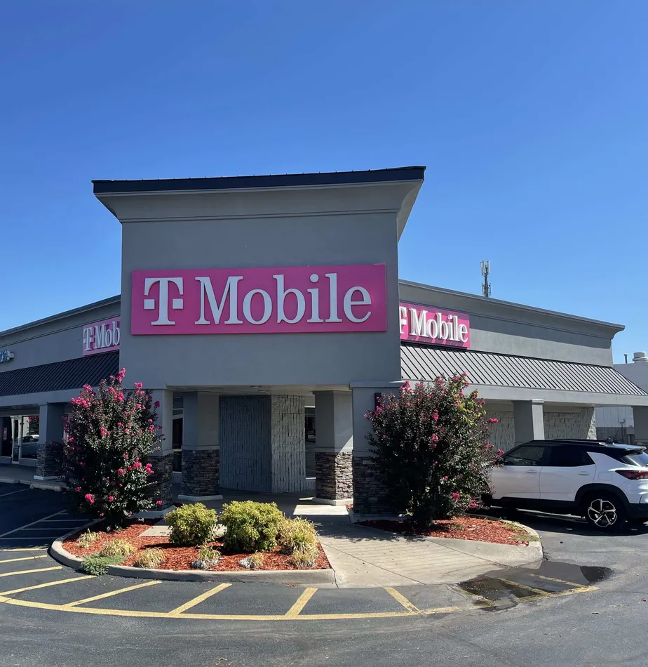  Exterior photo of T-Mobile Store at 31st & Garnett, Tulsa, OK 
