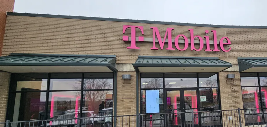 Foto del exterior de la tienda T-Mobile en BRdway Bluffs Dr & Trimble Rd, Columbia, MO