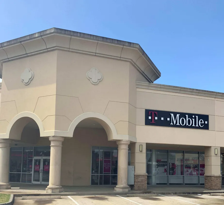 Exterior photo of T-Mobile store at I-45 & Almeda-genoa, Houston, TX