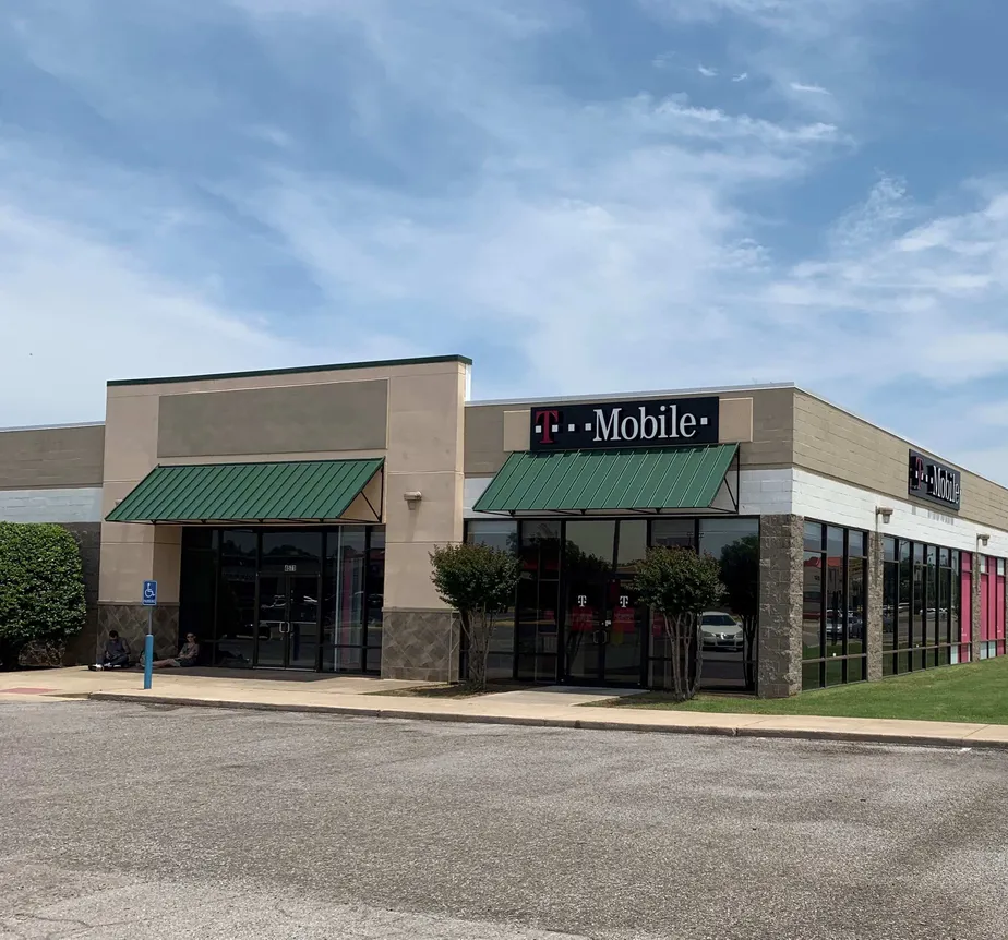 Exterior photo of T-Mobile store at 23rd & Meridian, Oklahoma City, OK