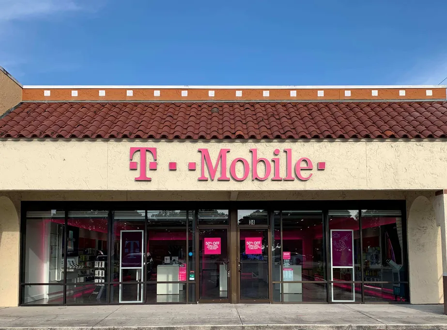 Exterior photo of T-Mobile store at Wells & Blanding, Orange Park, FL