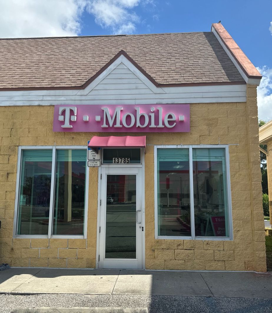 Exterior photo of T-Mobile Store at Walsingham Rd & 137th St, Largo, FL