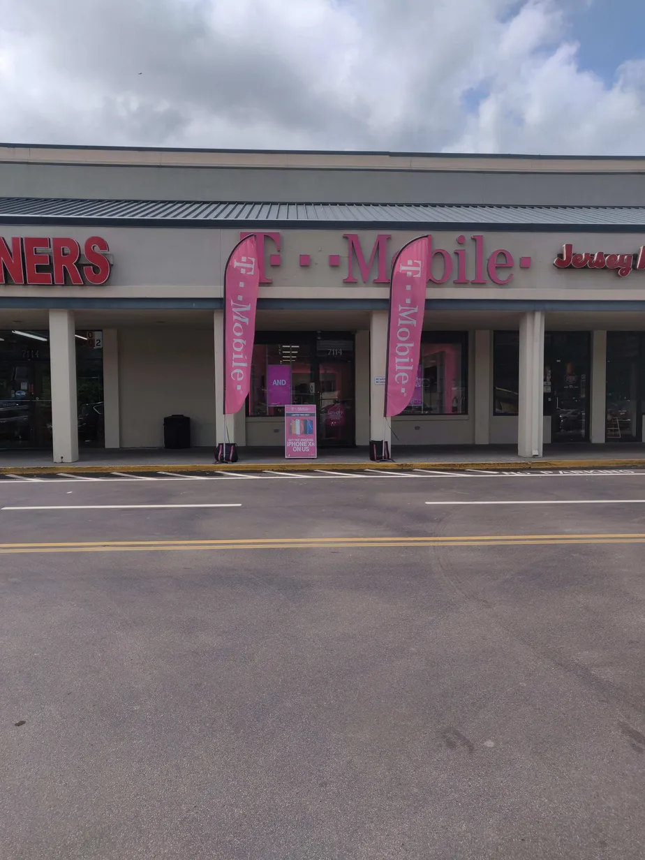 Exterior photo of T-Mobile store at Hwy 70 & Old Hickory Blvd, Nashville, TN