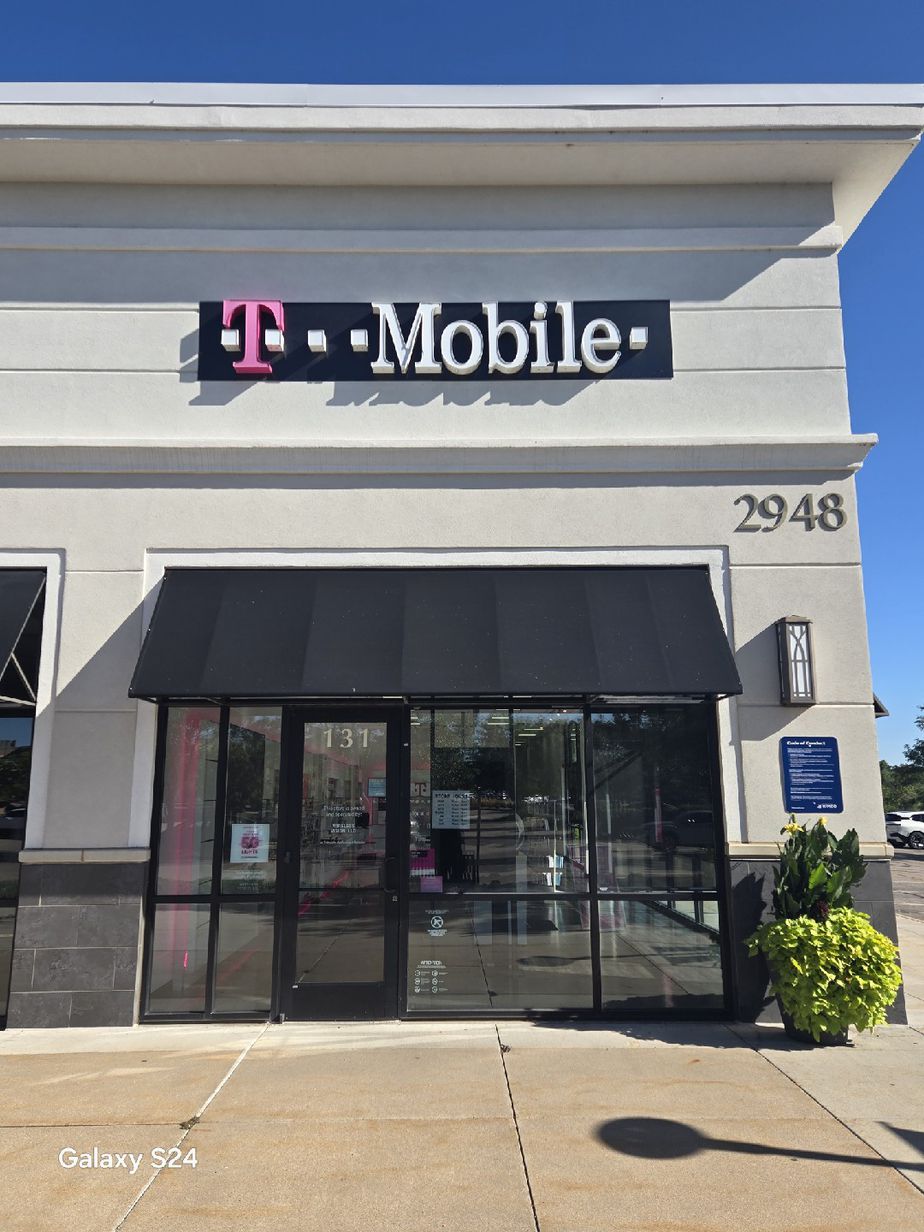 Exterior photo of T-Mobile Store at Front Range Village, Fort Collins, CO