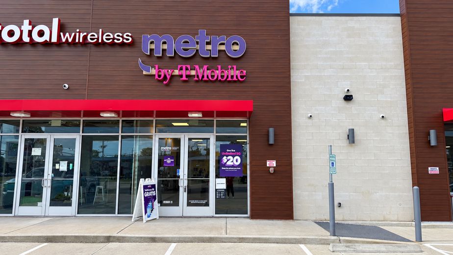 Metro by T-Mobile 7755 N Wayside DR - 7755 N Wayside DR 