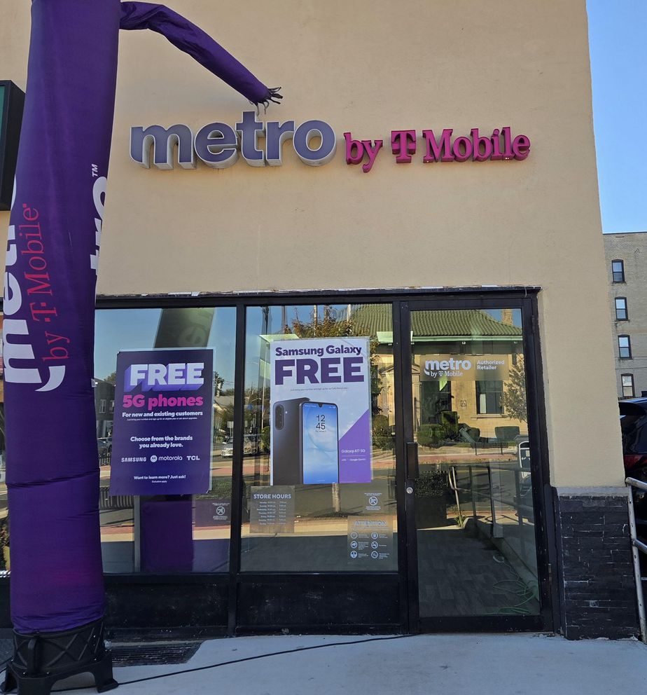 Metro by T-Mobile 128 Chestnut St - 128 Chestnut St 