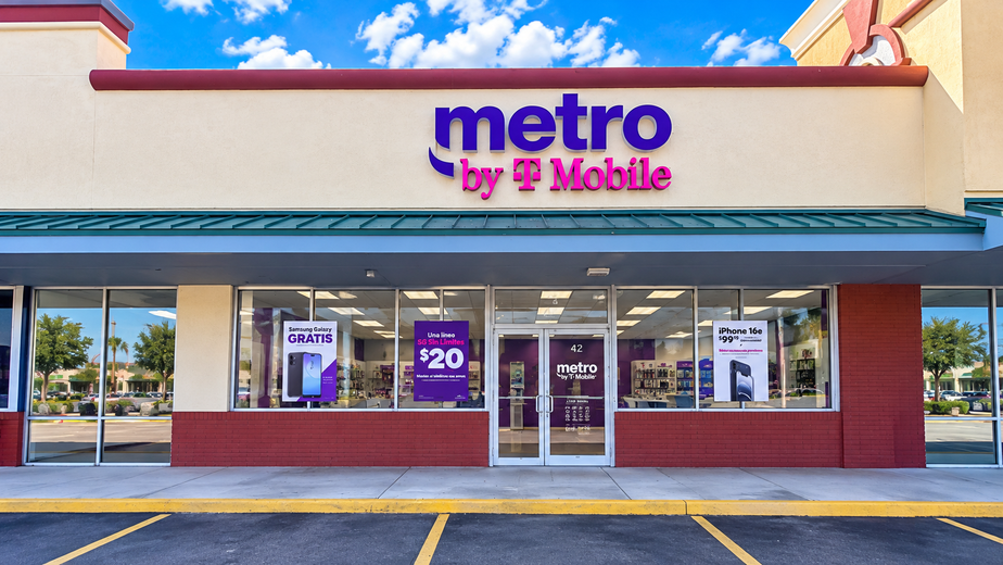 Metro by T-Mobile 1550 West 84th Street - 1550 West 84th Street 