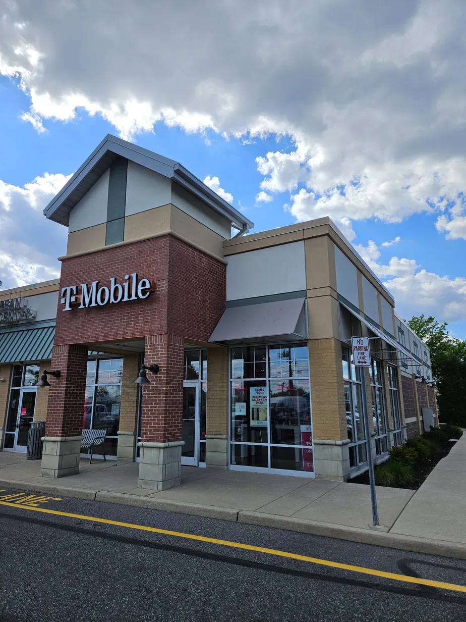  Exterior photo of T-Mobile Store at Rt 130 & Cinnaminson Ave, Cinnaminson, NJ 