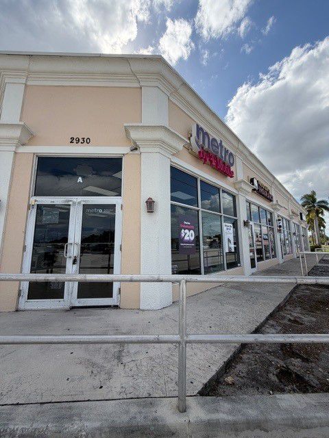 Metro by T-Mobile 2930 Forest Hill Blvd - 2930 Forest Hill Blvd 