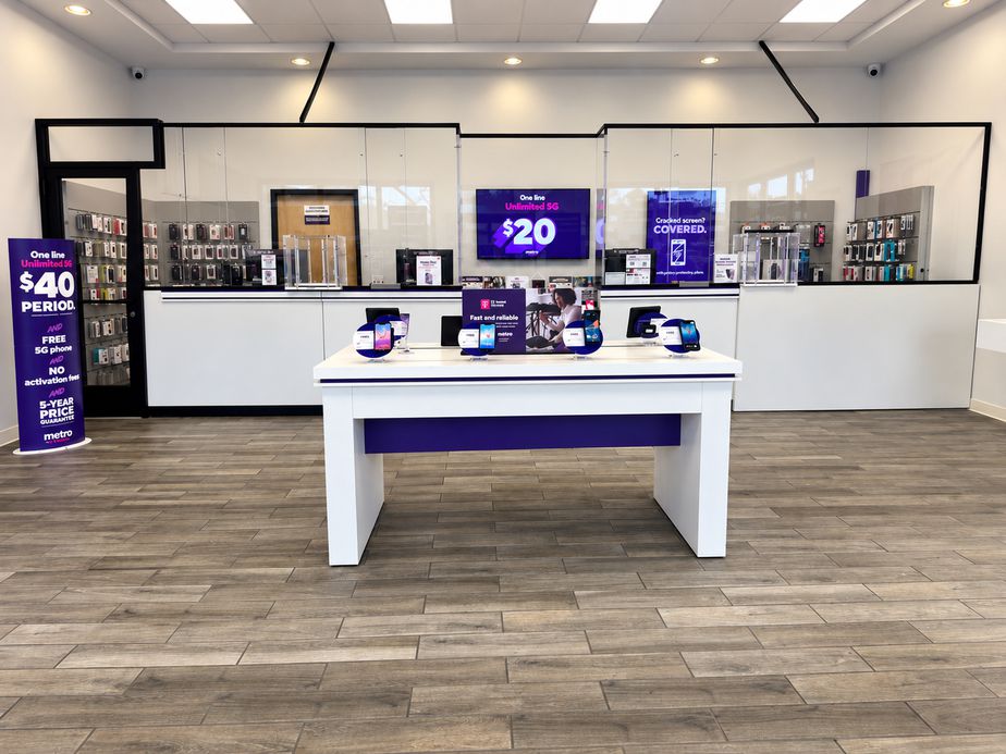 Metro by T-Mobile 31 W Montcalm St - 31 W Montcalm St 