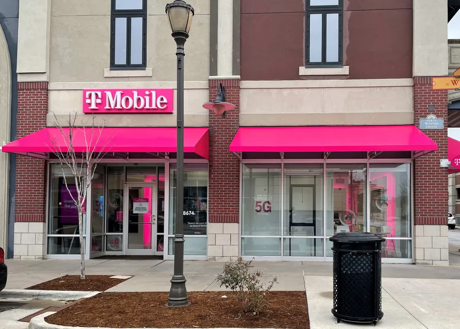 Exterior photo of T-Mobile store at N Winter Ave & Nw 87th St, Kansas City, MO