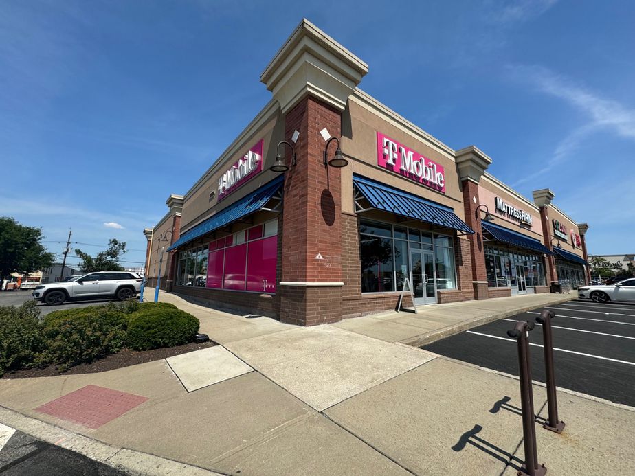 Exterior photo of T-Mobile Store at Route 440 & New Hook Rd, Bayonne, NJ