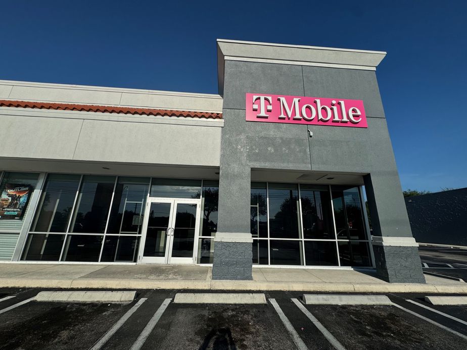  Exterior photo of T-Mobile Store at NW 57th Ave & NW 176th St, Hialeah, FL 