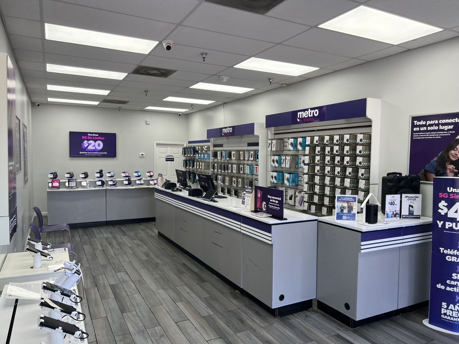 Metro by T-Mobile 3906 W Hillsborough Ave - 3906 W Hillsborough Ave