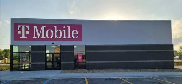 Exterior photo of T-Mobile store at 4th St Sw & S Grover Ave 2, Mason City, IA