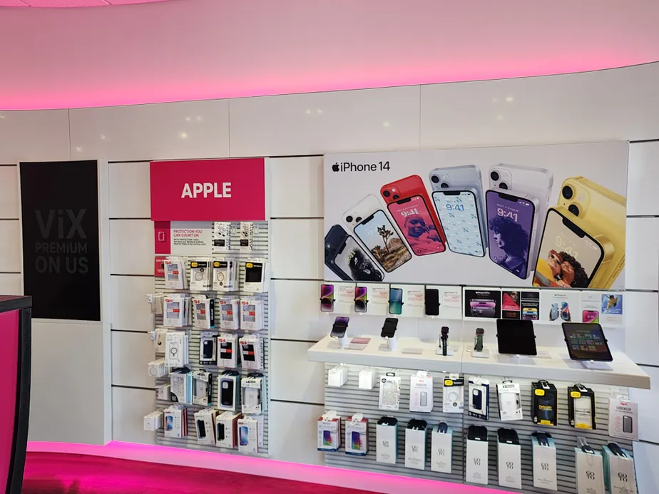 Foto del interior de la tienda T-Mobile en Kunia Shopping Center, Waipahu, HI