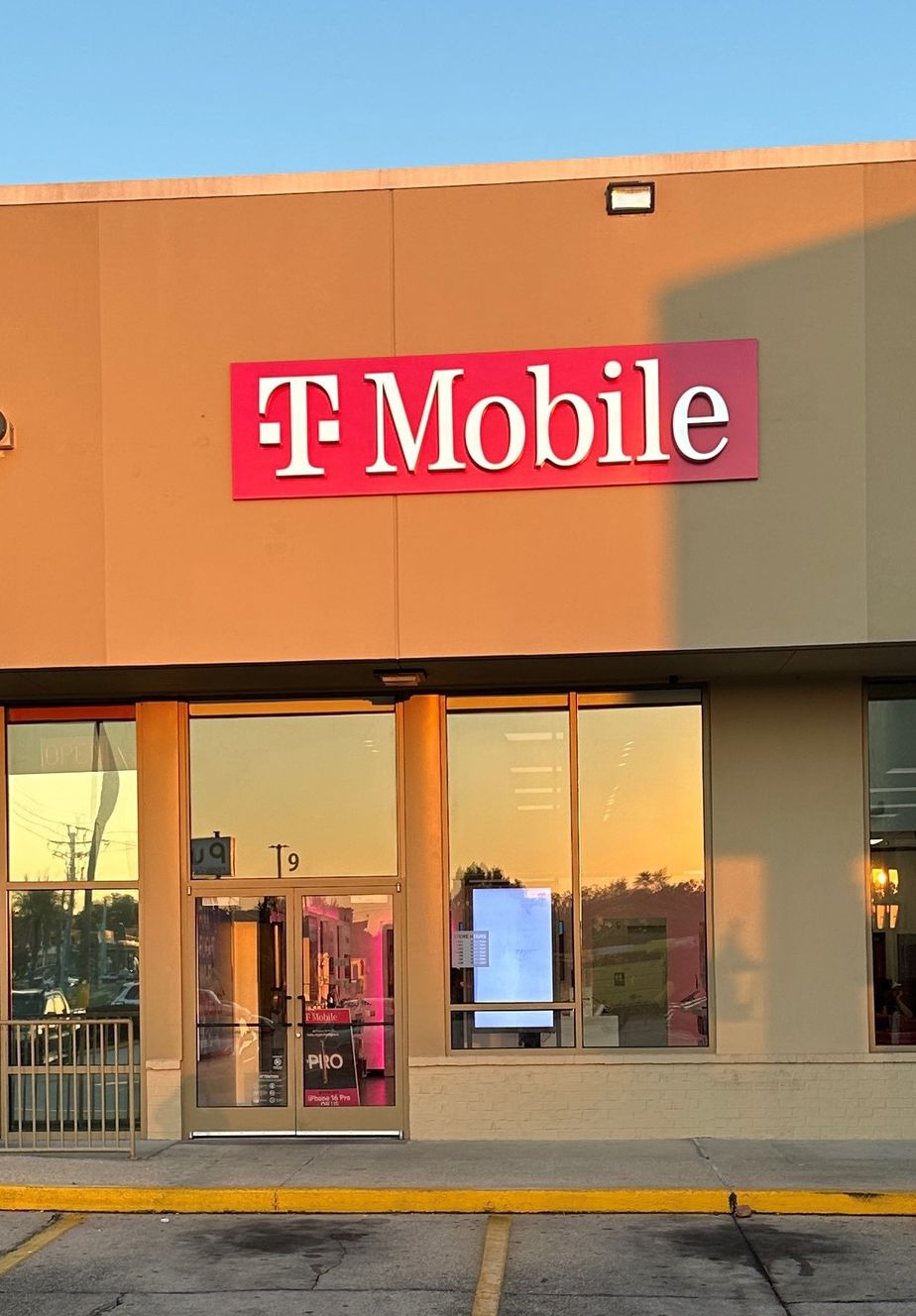 Exterior photo of T-Mobile Store at Mobile Hwy & Michigan Ave, Pensacola, FL