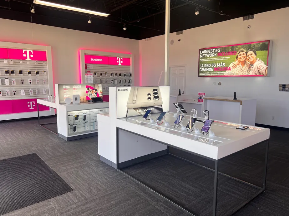  Interior photo of T-Mobile Store at N Interstate 27 & W 13th St, Plainview, TX 