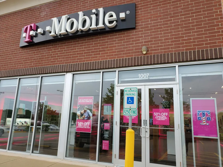 Exterior photo of T-Mobile store at Rand Rd & Old Rand Rd, Lake Zurich, IL