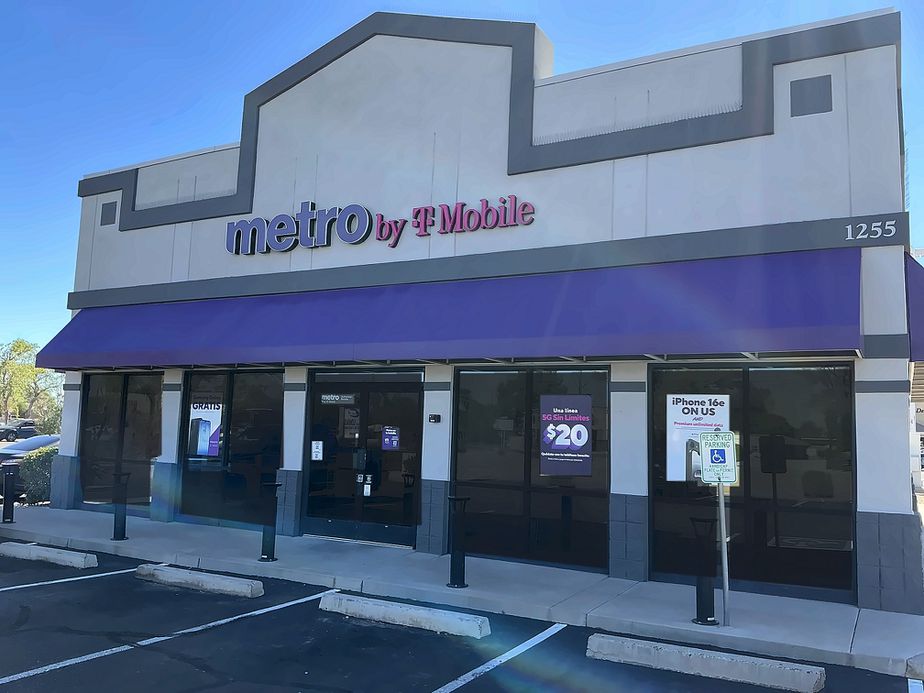 Metro by T-Mobile 1255 W Main Street - 1255 W Main Street 
