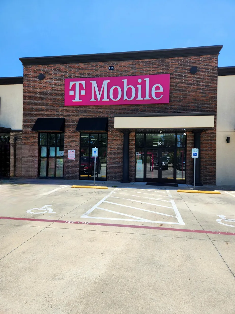 Exterior photo of T-Mobile Store at Loop 281 & Clay Dr, Longview, TX