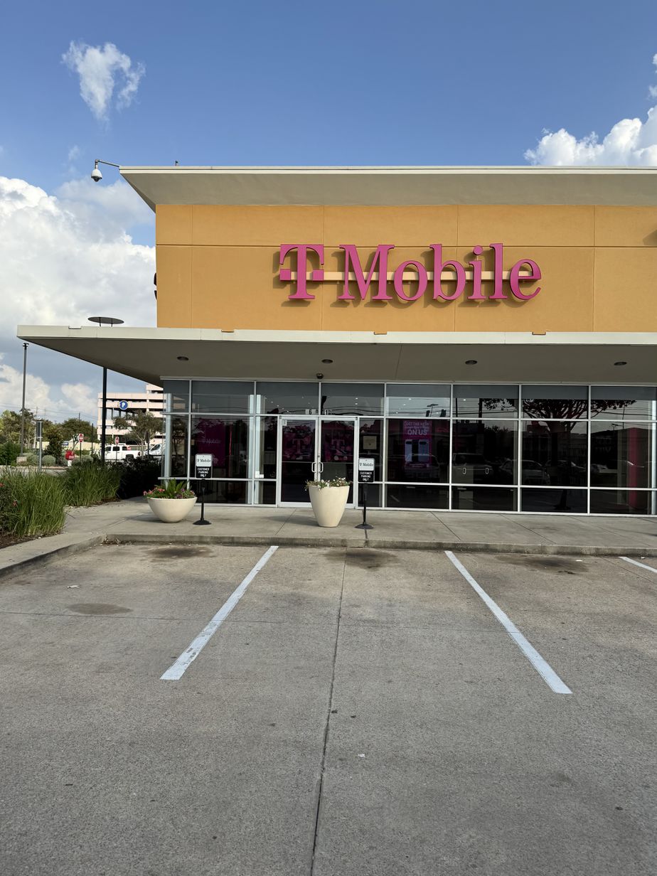 Exterior photo of T-Mobile Store at I-10 & Silber, Houston, TX