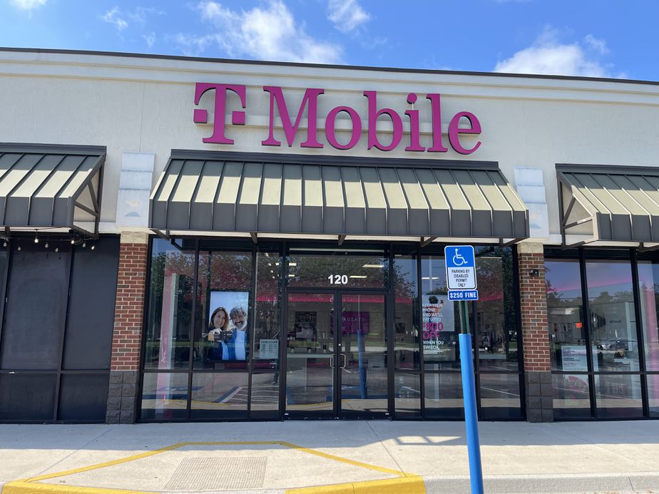 Exterior photo of T-Mobile Store at Eagle Harbor, Orange Park, FL