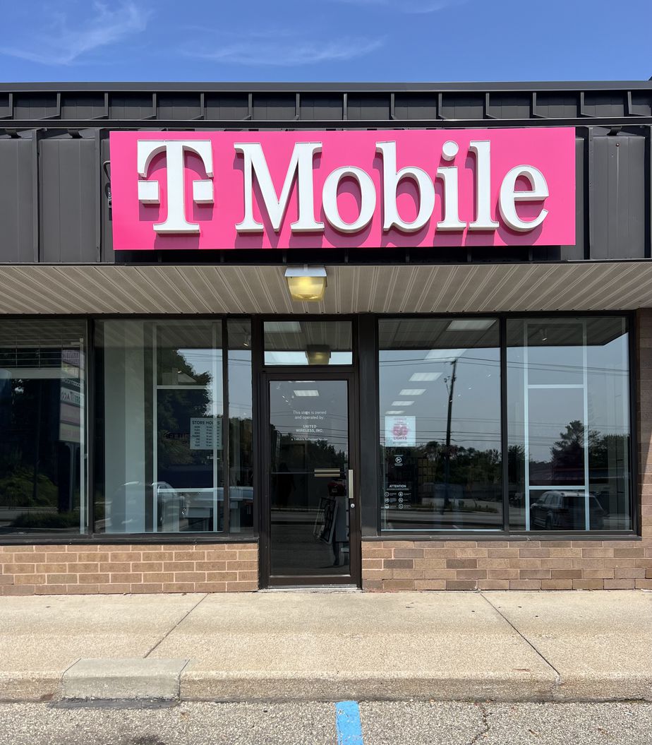 Exterior photo of T-Mobile Store at Beckley Rd & Capital Ave, Battle Creek, MI
