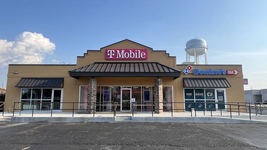 Exterior photo of T-Mobile Store at Airline Highway & Hemlock St, La Place, LA