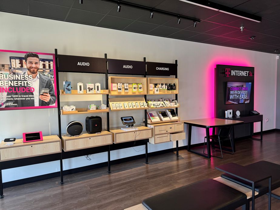 Interior photo of T-Mobile Store at Airline Hwy, Baton Rouge, LA
