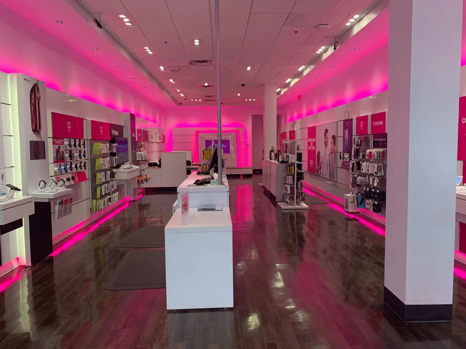 Interior photo of T-Mobile Store at Lincolnwood Town Center Mall, Lincolnwood, IL