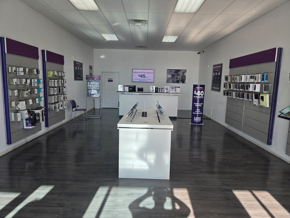 Metro by T-Mobile 9417 Alameda Ave - 9417 Alameda Ave 
