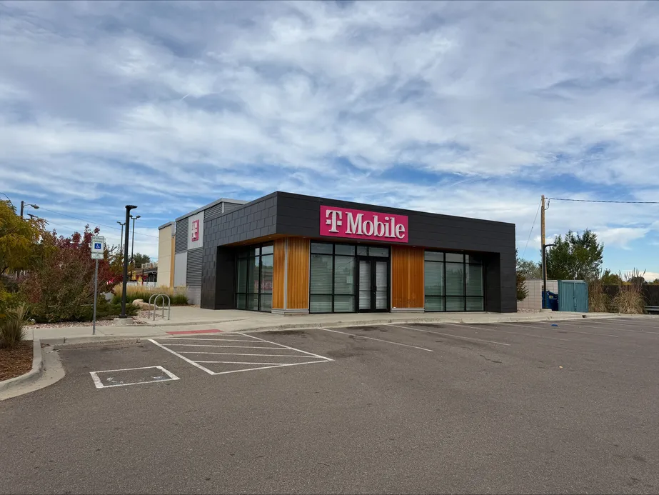  Exterior photo of T-Mobile Store at 84th & Huron, Thornton, CO 